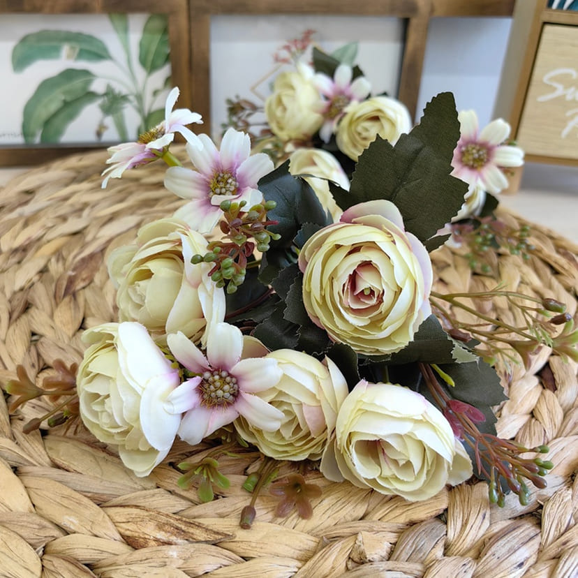 Искусственные цветы в Ставрополе | Цветы искусственные «Камелии с мелкоцветом», сиренево-молочные, букет