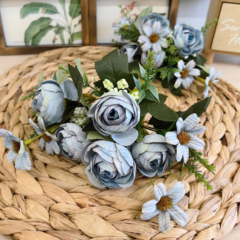 Искусственные цветы в Ставрополе | Цветы искусственные «Камелии с мелкоцветом», голубые, букет